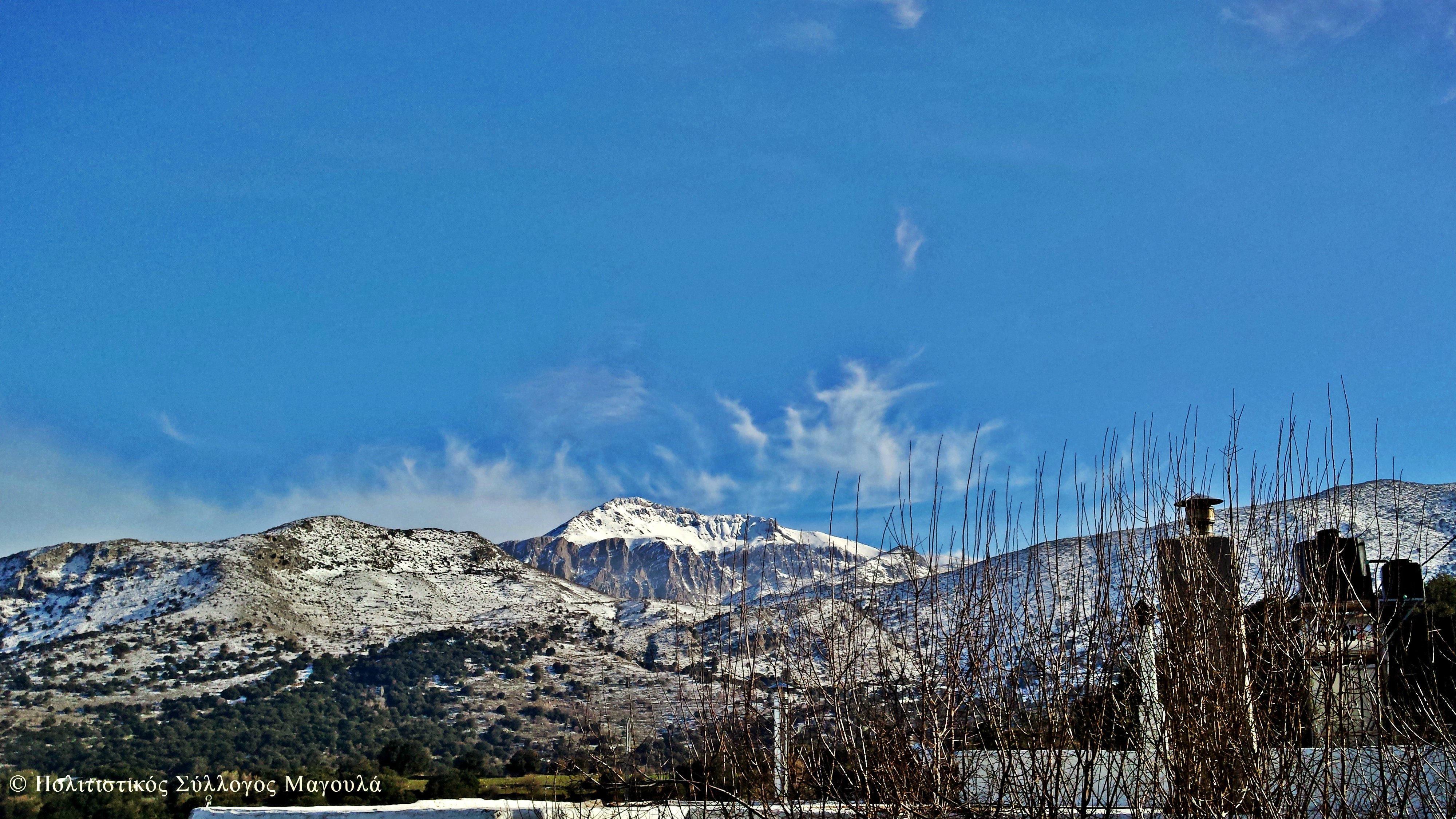 Το χιονισμένο βουνό της Δίκτης από το Μαγουλά
