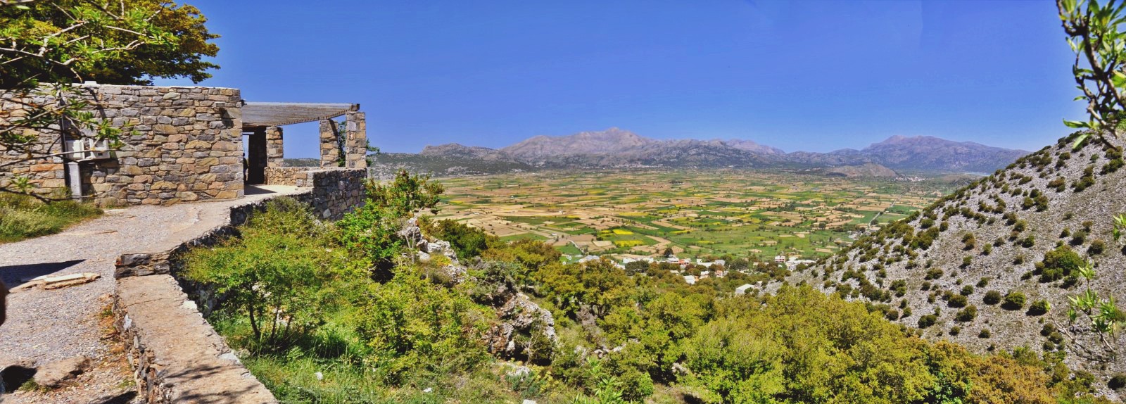 Η θέα του λασιθιώτικου κάμπου από το Δικταίο Άντρο- View of lasithi plain from the Dictaean Cave